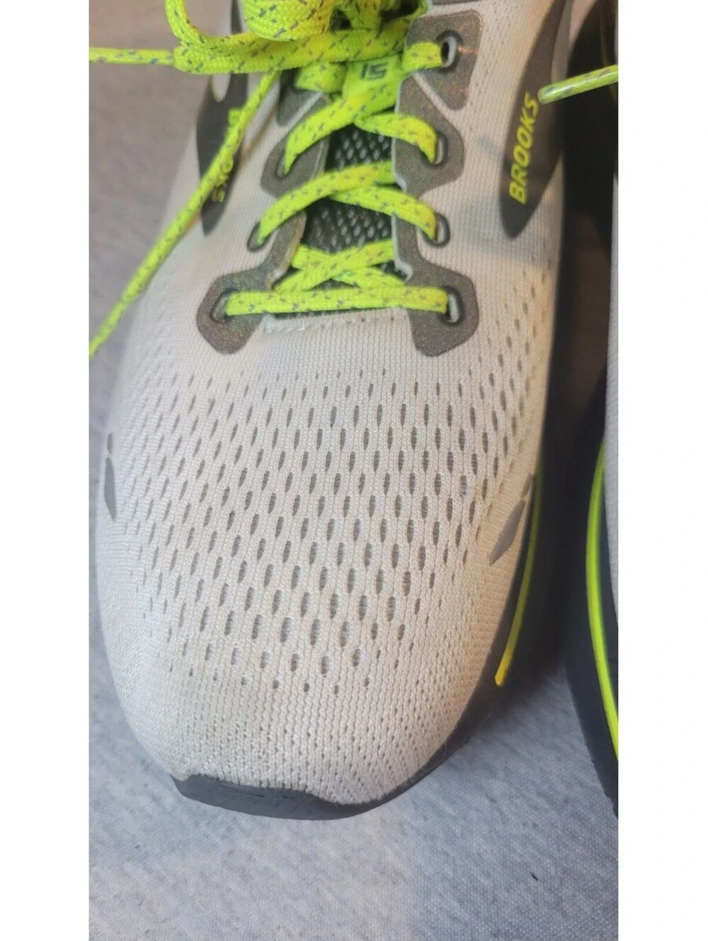 Brooks Men's Running Shoes Size 8.5 US, Gray with Neon Green Laces